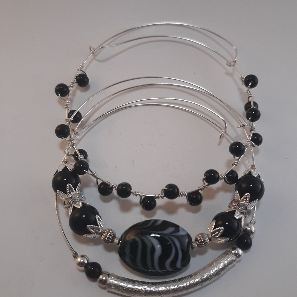 Stacking expandable bangles - Picture 2 of 3